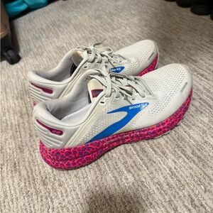 Brooks adrenaline women’s size 10